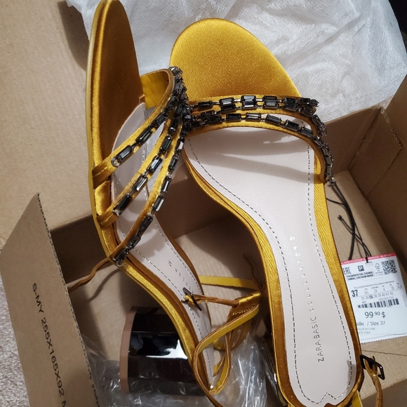 GEOMETRIC MID HEEL SHOES WITH RHINESTONES - Picture 3 of 14